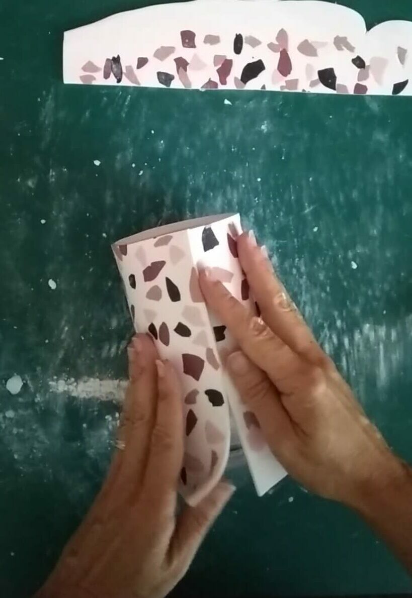 Enroulement vase terrazzo 1 Enroulement pâte autour du vase terrazzo