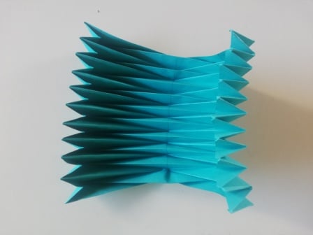 Pliage accordéon envers origami